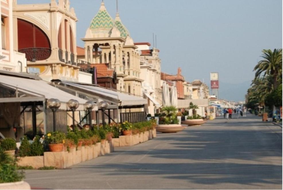 Historical Apartments By Seaside Viareggio Exterior foto
