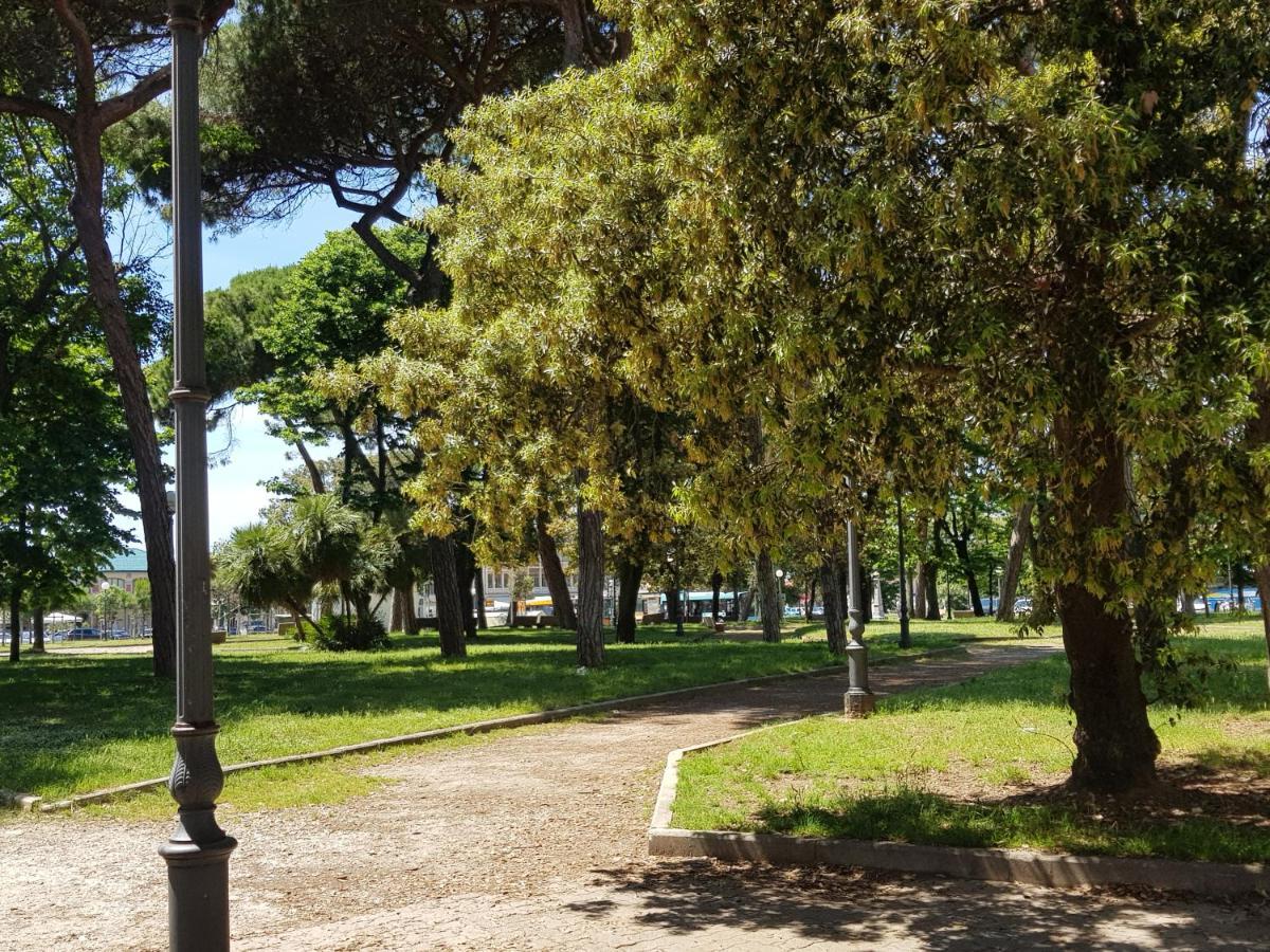Historical Apartments By Seaside Viareggio Exterior foto